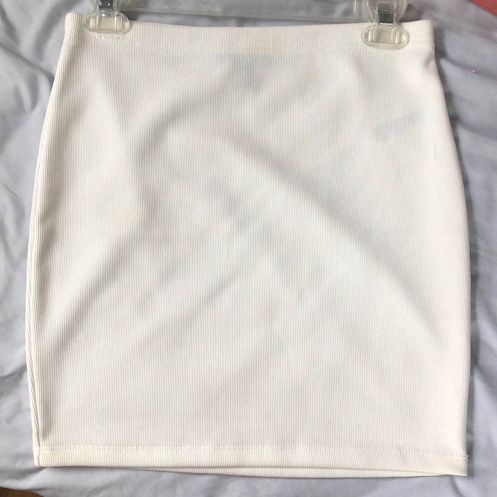White vertical pattern mini skirt